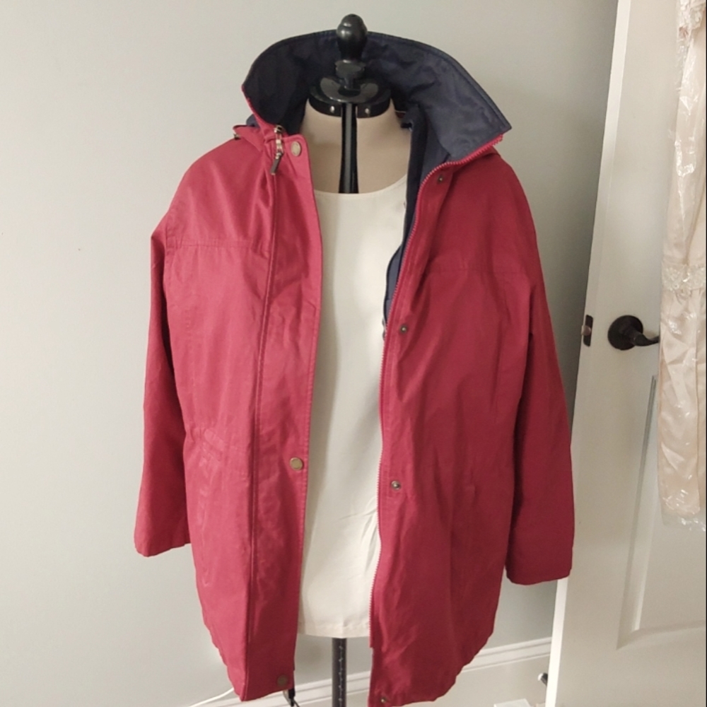 LAST CHANCE! LondonFog.Water resistant. Zip-out quilt lining.XL.Dark red w/ navy